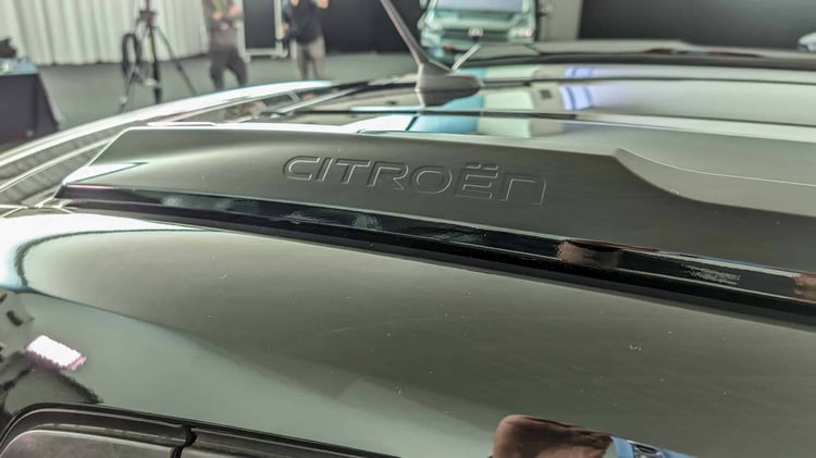 Une petite attention au design pour les barres de toit longitudinales.