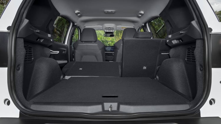 Coffre de l’Opel Frontera électrique avec banquette arrière rabattable