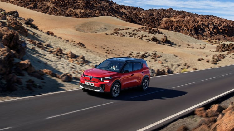 Citroën ë-C3 Aircross électrique 113 ch en roulage, vue avant trois quarts