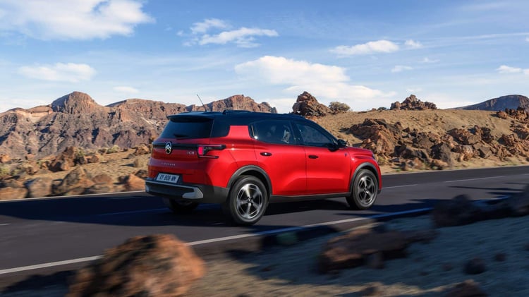 Citroën ë-C3 Aircross électrique 113 ch en roulage, vue arrière trois quarts