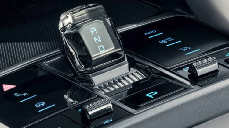 Sélecteur de vitesse et commandes centrales du BYD Seal U DM-i hybride rechargeable