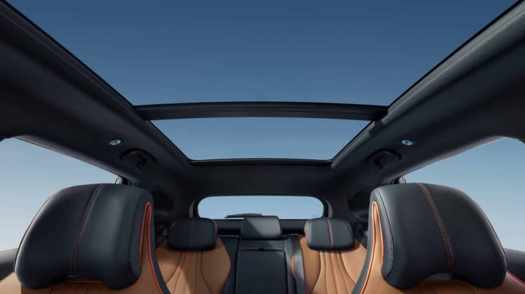 Toit panoramique et sièges arrière du BYD Seal U DM-i SUV hybride rechargeable