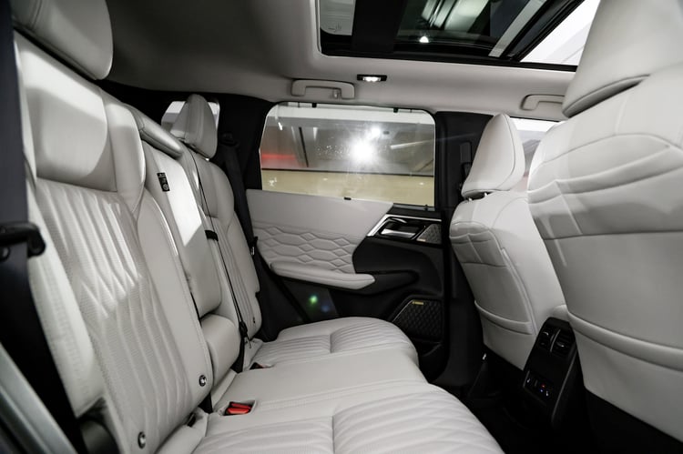 À bord du Mitsubishi Outlander PHEV