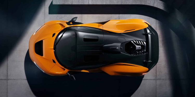 Cette photo met en avant les courbes sculptées de la McLaren W1, reflet de son aérodynamisme soigné.