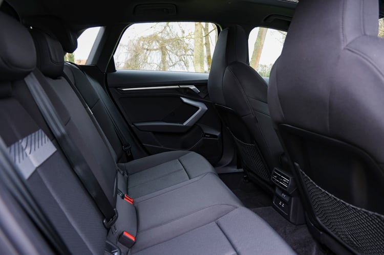 À bord de la compacte hybride rechargeable