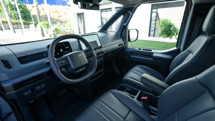 Intérieur du Kia PV5 Passenger avec poste de conduite numérique et écran central 12,9 pouces