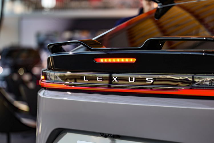 Design du Lexus RS 550e F Sport