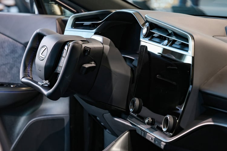 À bord du Lexus RZ 2025
