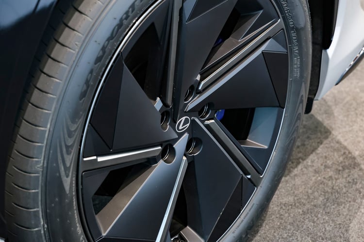 Design du Lexus RS 550e F Sport