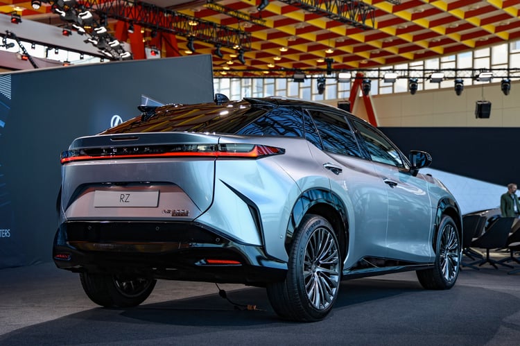 Design du Lexus RS 550e F Sport