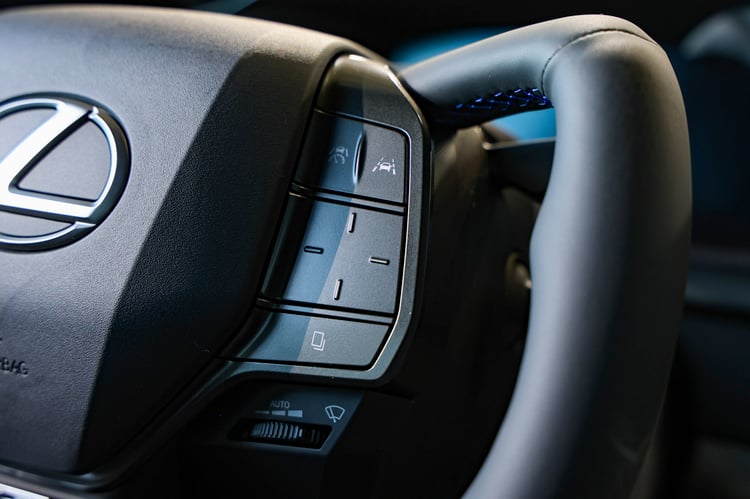 À bord du Lexus RZ 2025