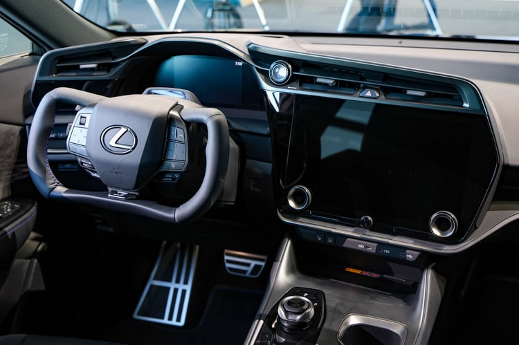 À bord du Lexus RZ 2025