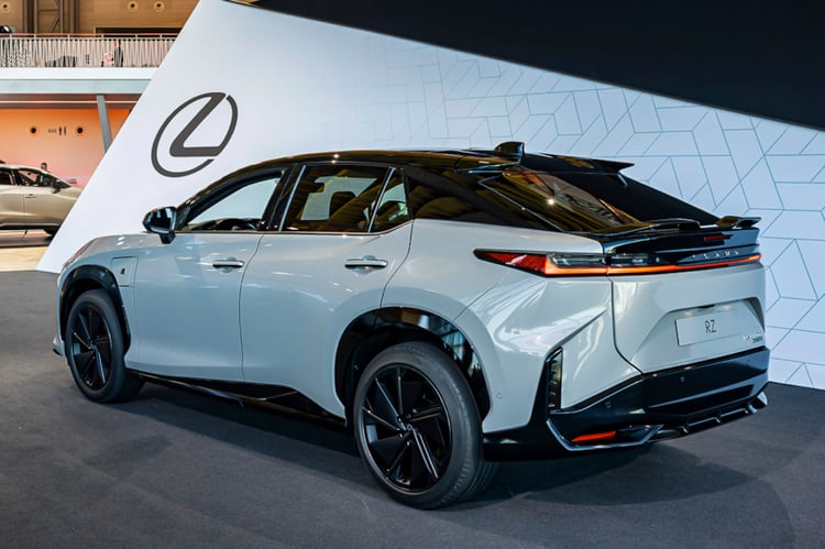 Design du Lexus RS 550e F Sport