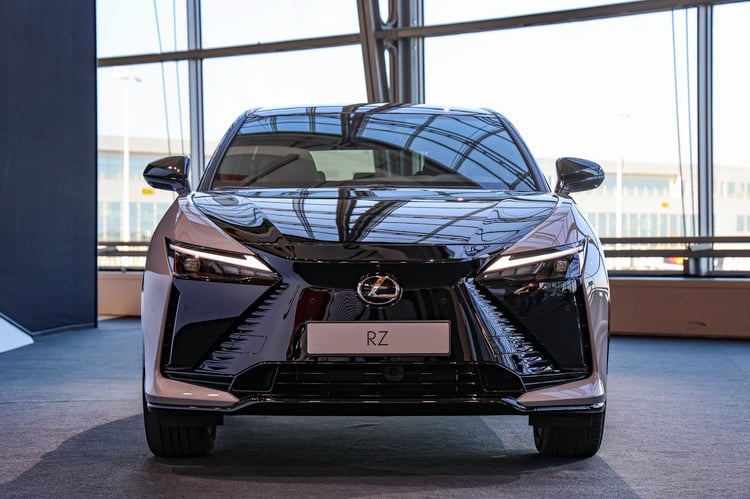Design du Lexus RS 550e F Sport