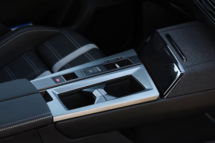 Intérieur du SUV hybride rechargeable