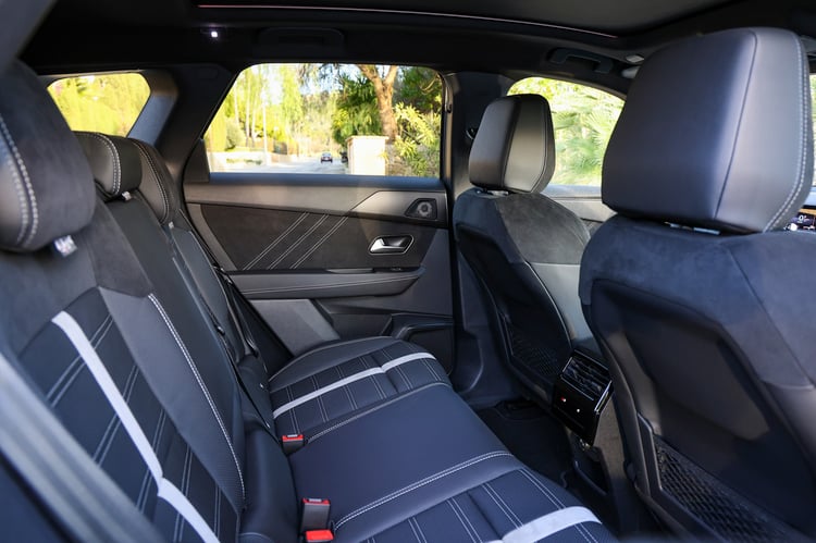 À bord de l'Opel Grandland Hybrid 195