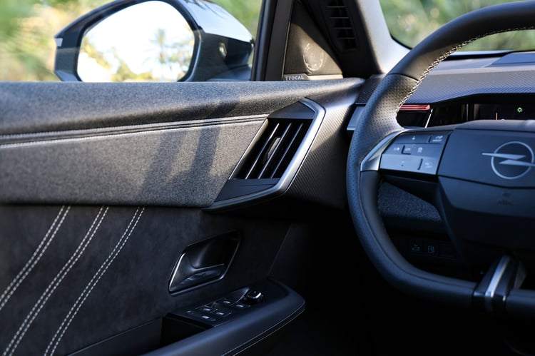 Intérieur du SUV hybride rechargeable