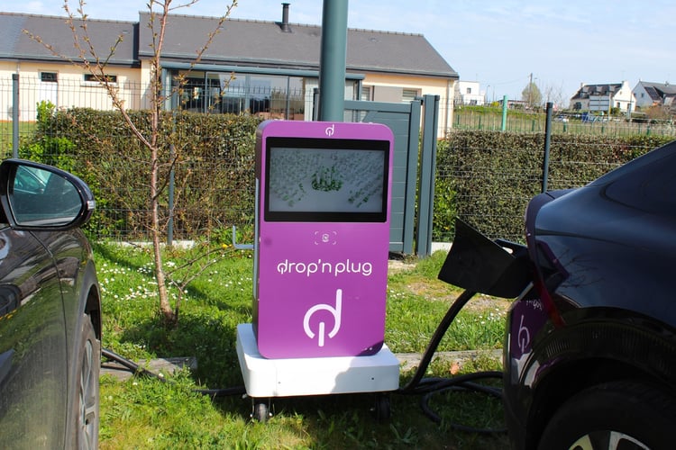 En charge avec la station mobile de Drop'n Plug