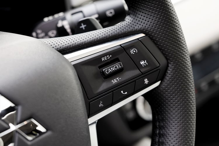 À bord du Mitsubishi Outlander PHEV 2025