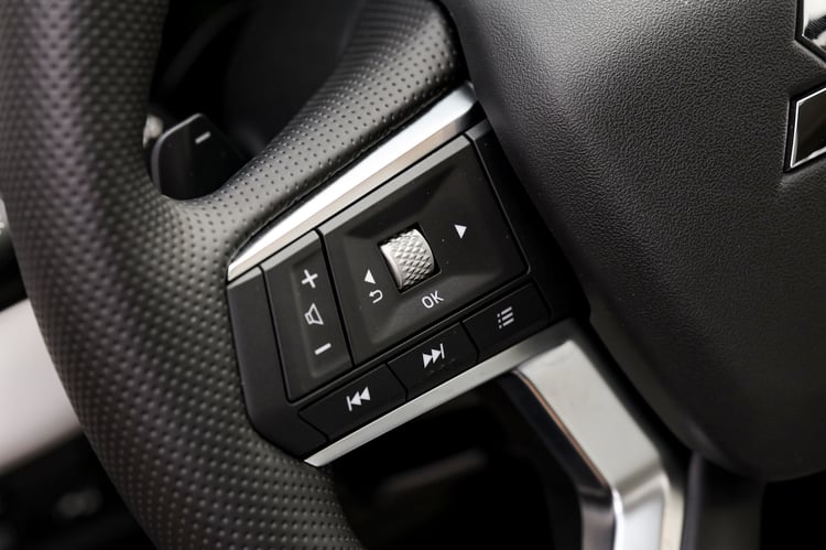 À bord du Mitsubishi Outlander PHEV 2025