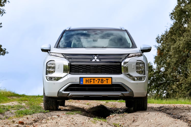 Design du Mitsubishi Outlander PHEV 2025