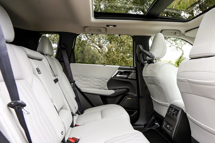 Intérieur du SUV hybride rechargeable