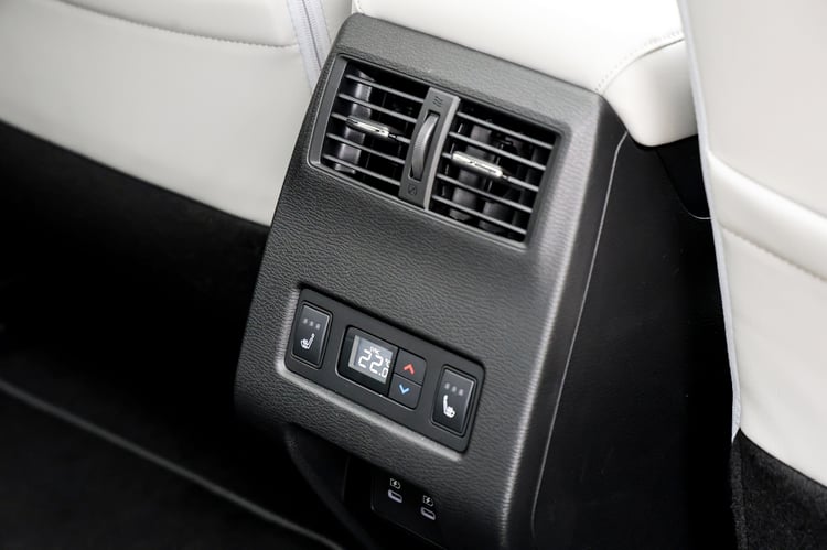 Détails du SUV hybride rechargeable