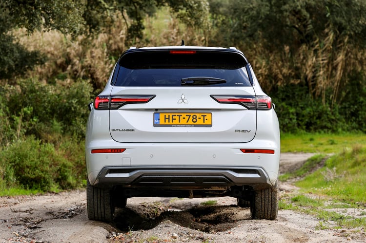 Design du Mitsubishi Outlander PHEV 2025