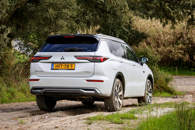 Design du Mitsubishi Outlander PHEV 2025