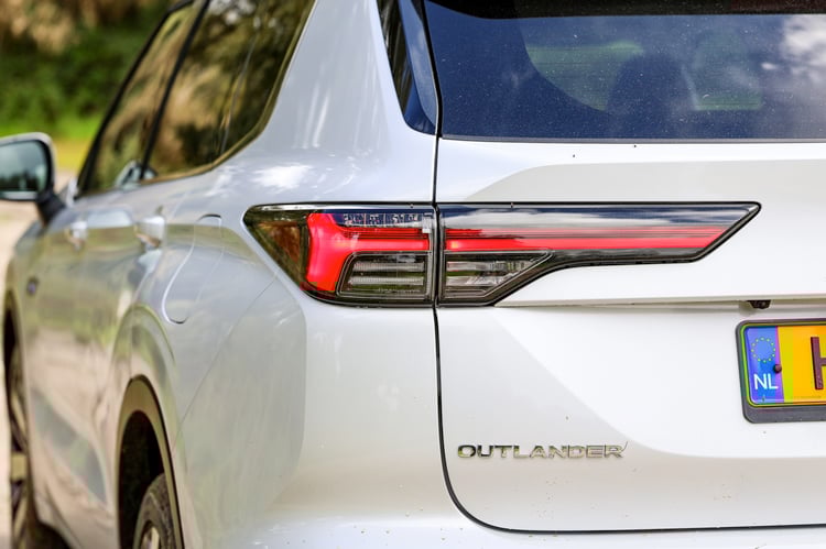 Design du Mitsubishi Outlander PHEV 2025