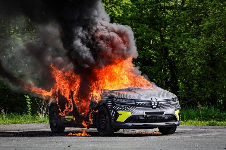 Renault Megane E-Tech et Fireman Access