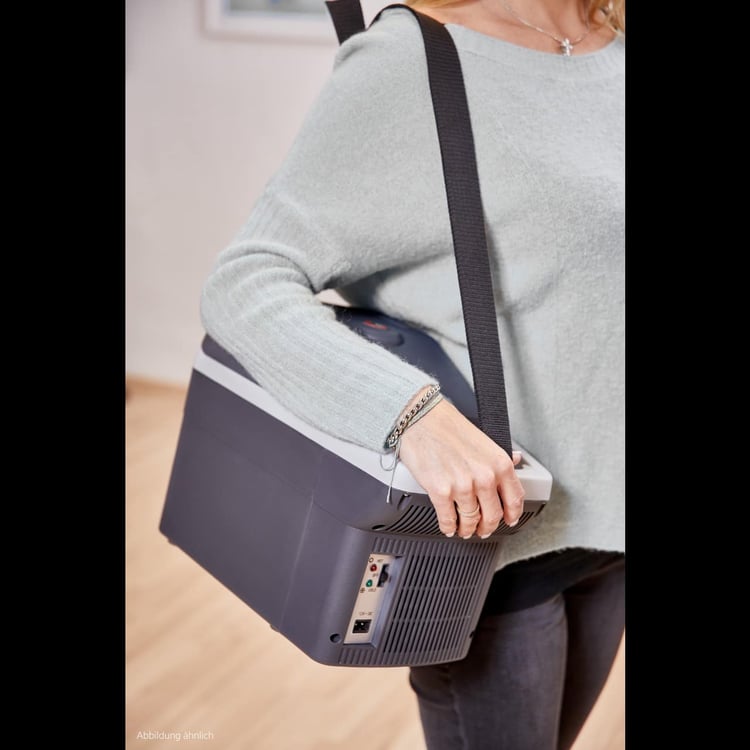 glacière AEG BK16 installée entre les sièges d’une voiture