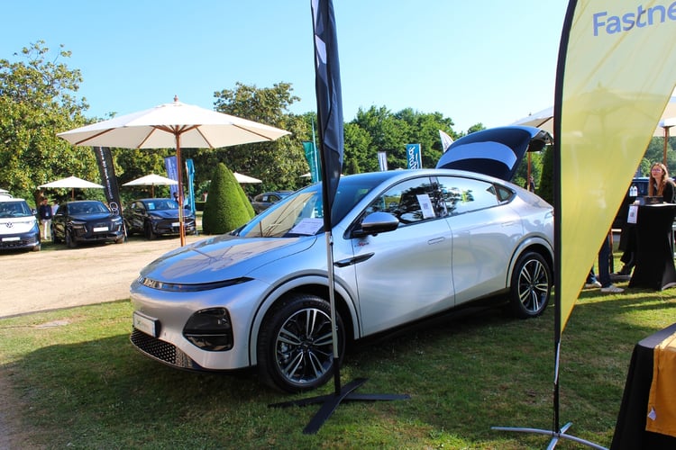 Au premier plan, XPeng G6