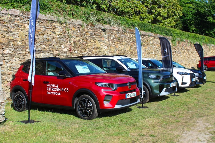 Au premier plan, Citroën ë-C3