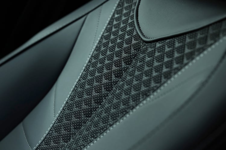 À bord de la berline électrique