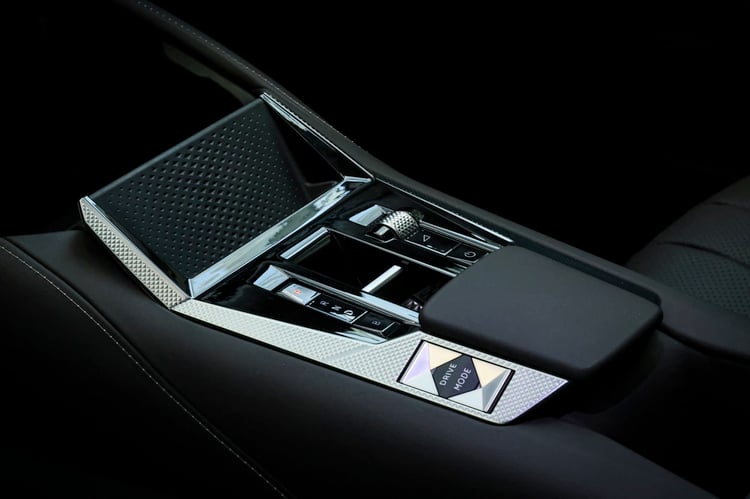 À bord de la berline électrique