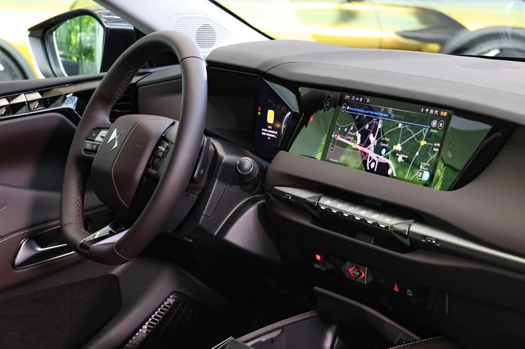 À bord de la berline électrique