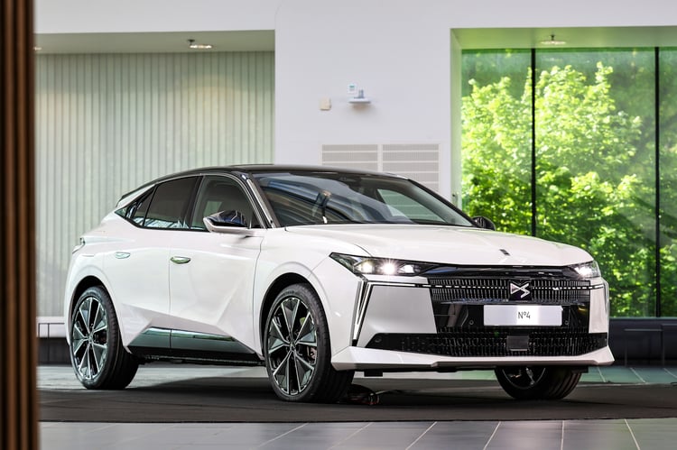 Design DS N°4 E-Tense