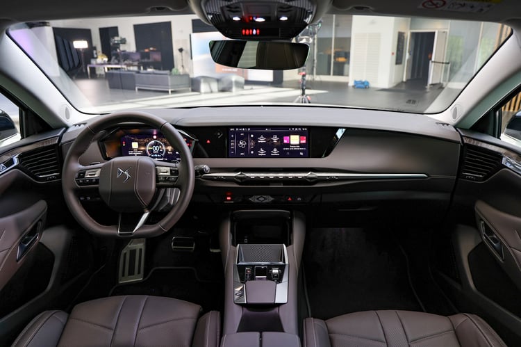 À bord de la berline électrique