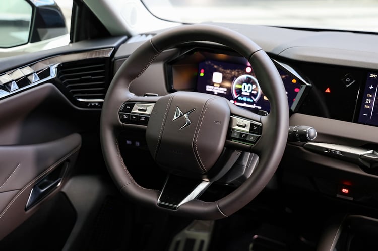 À bord de la berline électrique