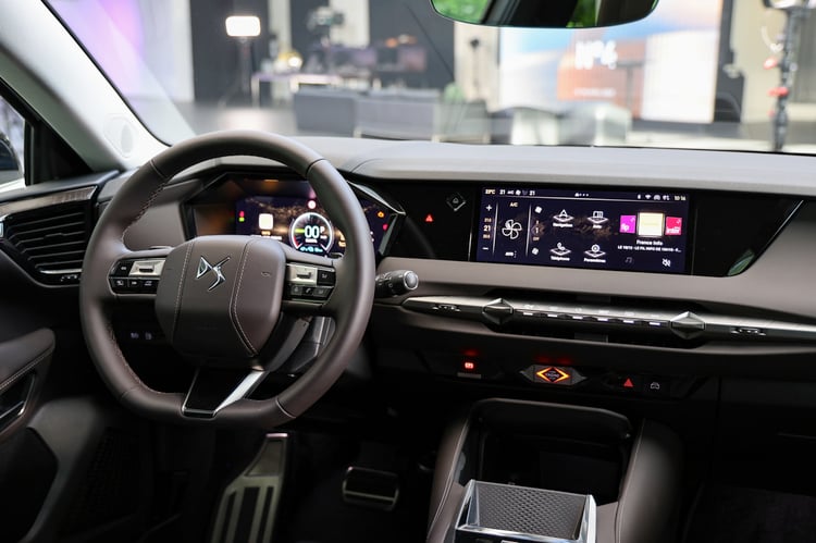 À bord de la berline électrique