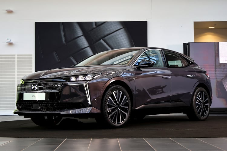 Design DS N°4 E-Tense