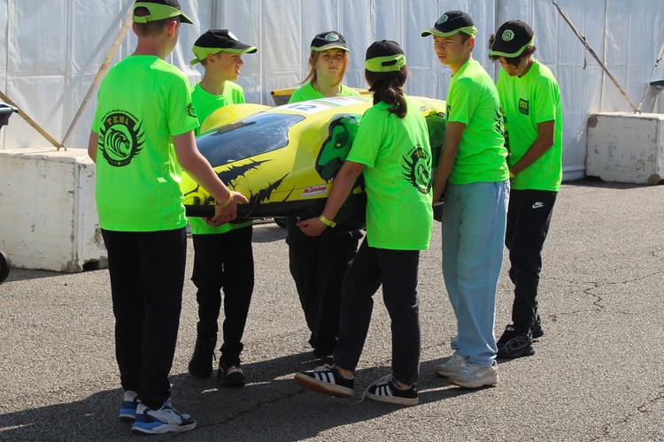 EcoGreen 2025 : Tema Mobile transporté par son équipe