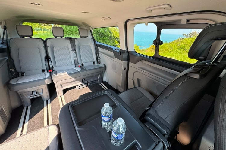 Dans le Ford Tourneo Custom PHEV de Breizh Boarding VTC