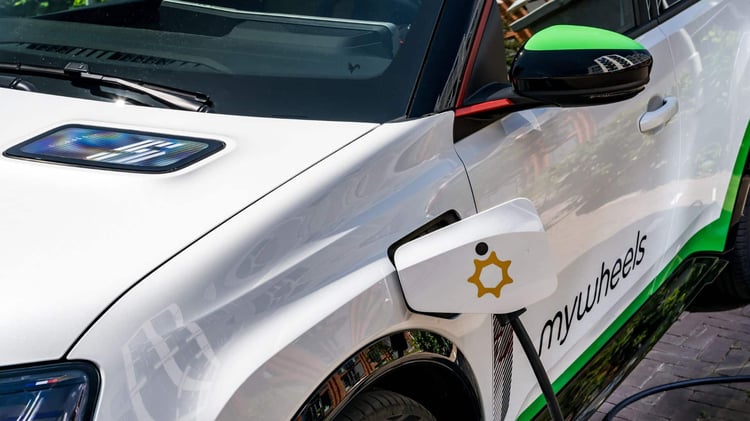 Selon les besoins du réseau électrique, une Renault 5 peut charger ou décharger son énergie