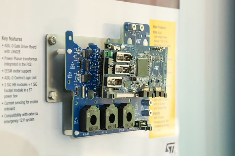 Composants STMicroelectronics et carbure de silicium