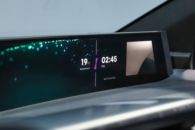 À bord de la Renault Emblème