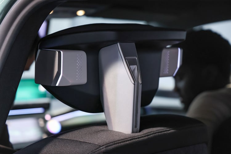 À bord de la Renault Emblème