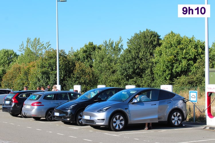 Stations Tesla et Ionity à l'aire de la Vendée (A83)