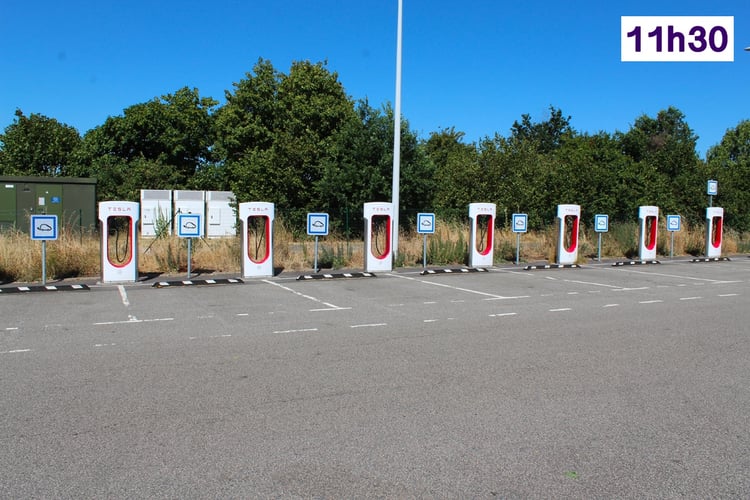 Stations Tesla et Ionity à l'aire de la Vendée (A83)
